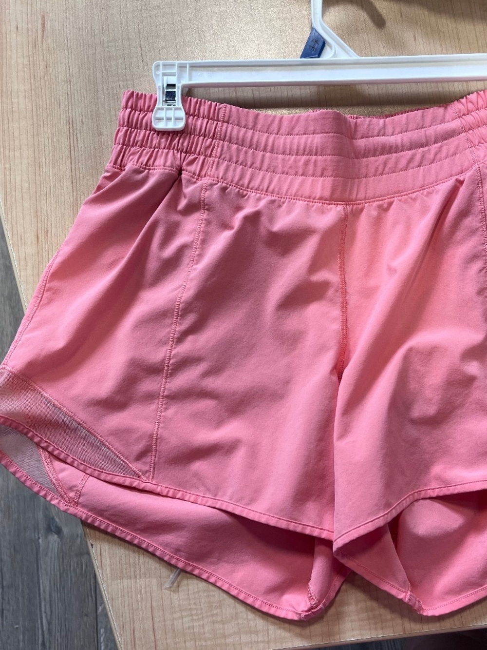 lululemon hotty hot coral athletic shorts size 6
